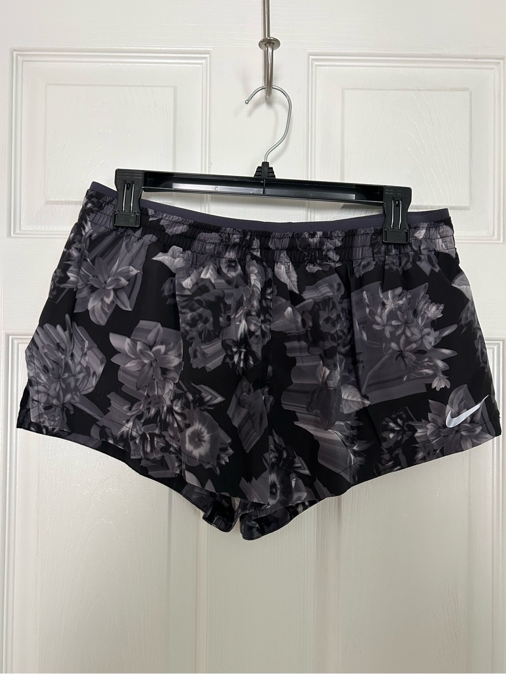 Nike Women's Dri-FIT Elevate Floral Running Shorts Black/Grey Medium M&M Deal